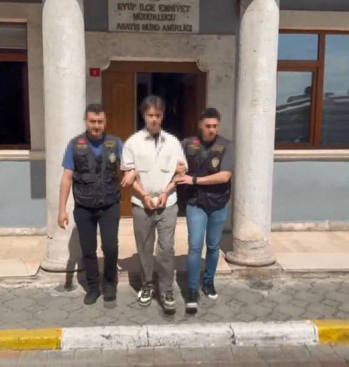 Eski sevgilisi Danla Bilic'i ölümle tehdit etti, Bakan Göktaş devreye girdi - Sayfa 6