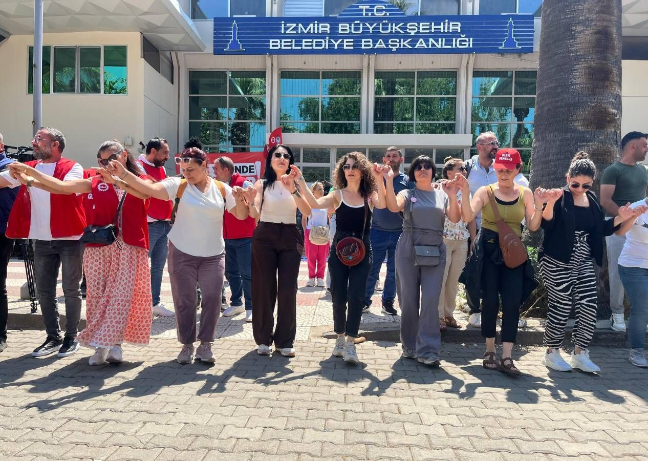 İzmir grev yüzünden kokmaya başladı: Çöpler sokaklara taştı! DİSK'ten yarın için büyük tehdit... - Sayfa 7