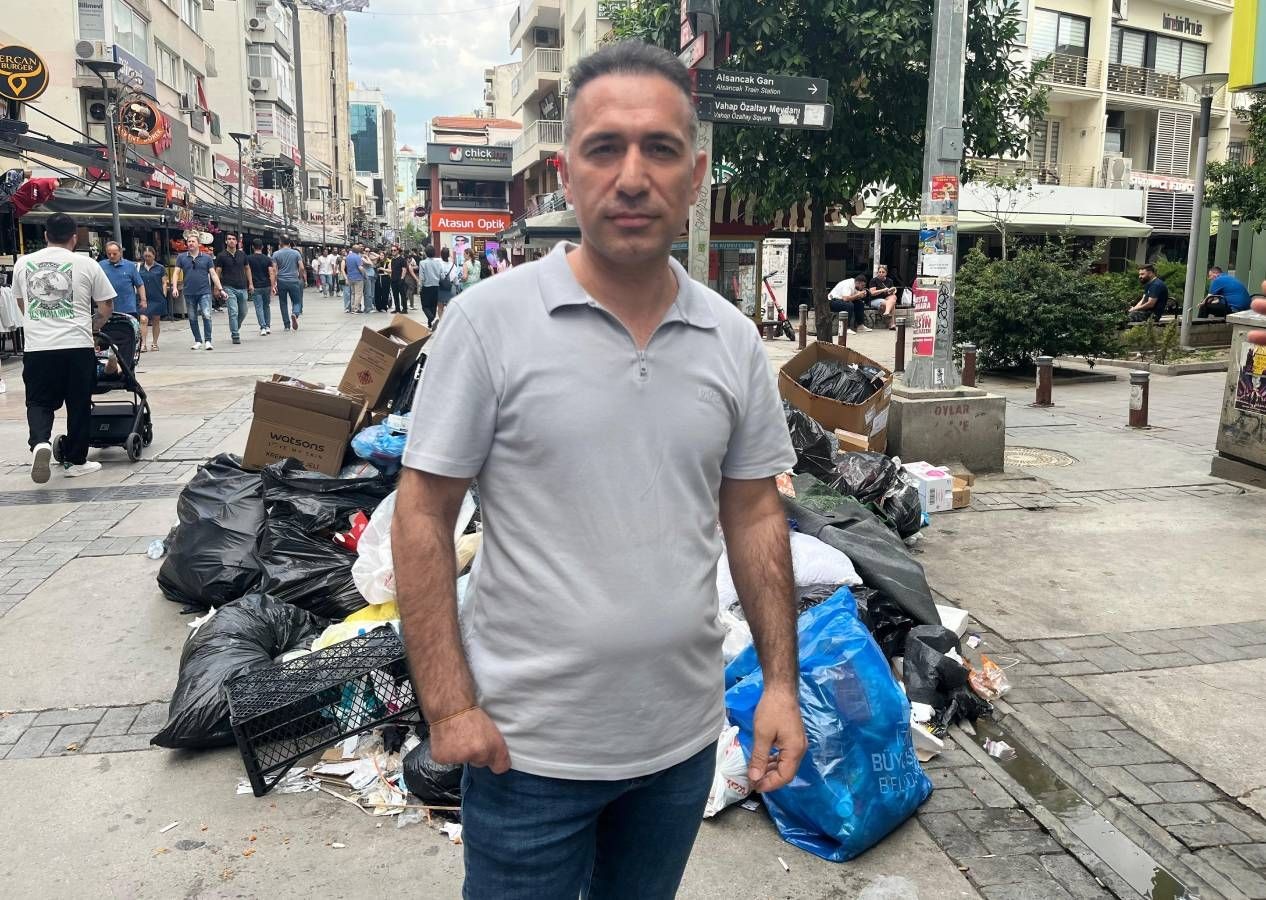 İzmir grev yüzünden kokmaya başladı: Çöpler sokaklara taştı! DİSK'ten yarın için büyük tehdit... - Sayfa 4