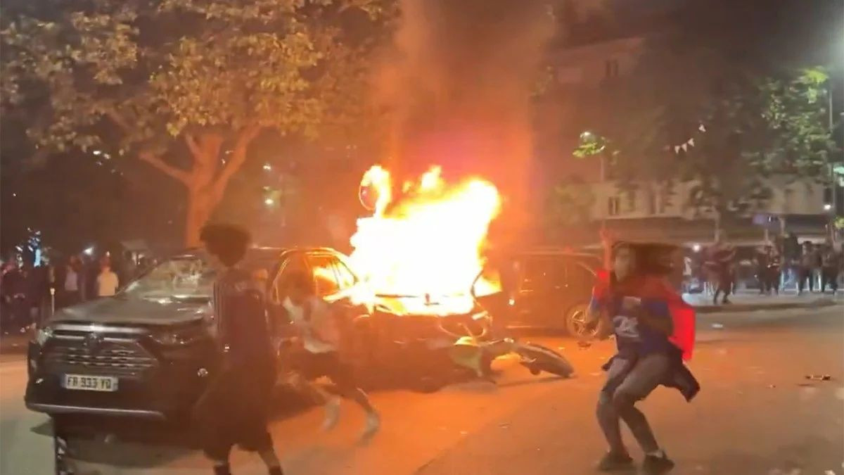 PSG tarih yazdı, Paris karıştı! Metro durakları kapatıldı, izdiham yaşandı! Şampiyonluk kutlamaları 81 gözaltıyla bitti! - Sayfa 5