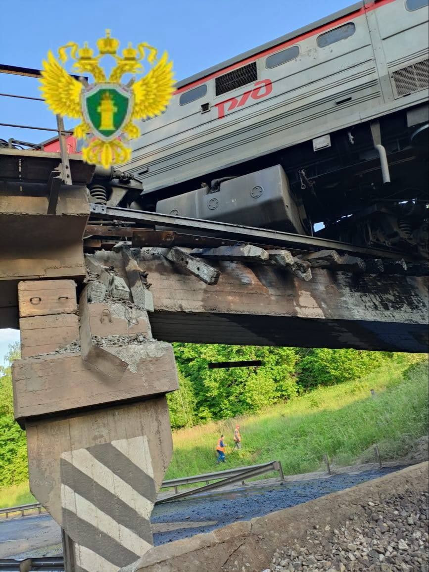 Rusya'da yolcu treninin üzerine köprü çöktü: 7 ölü, 66 yaralı - Sayfa 5