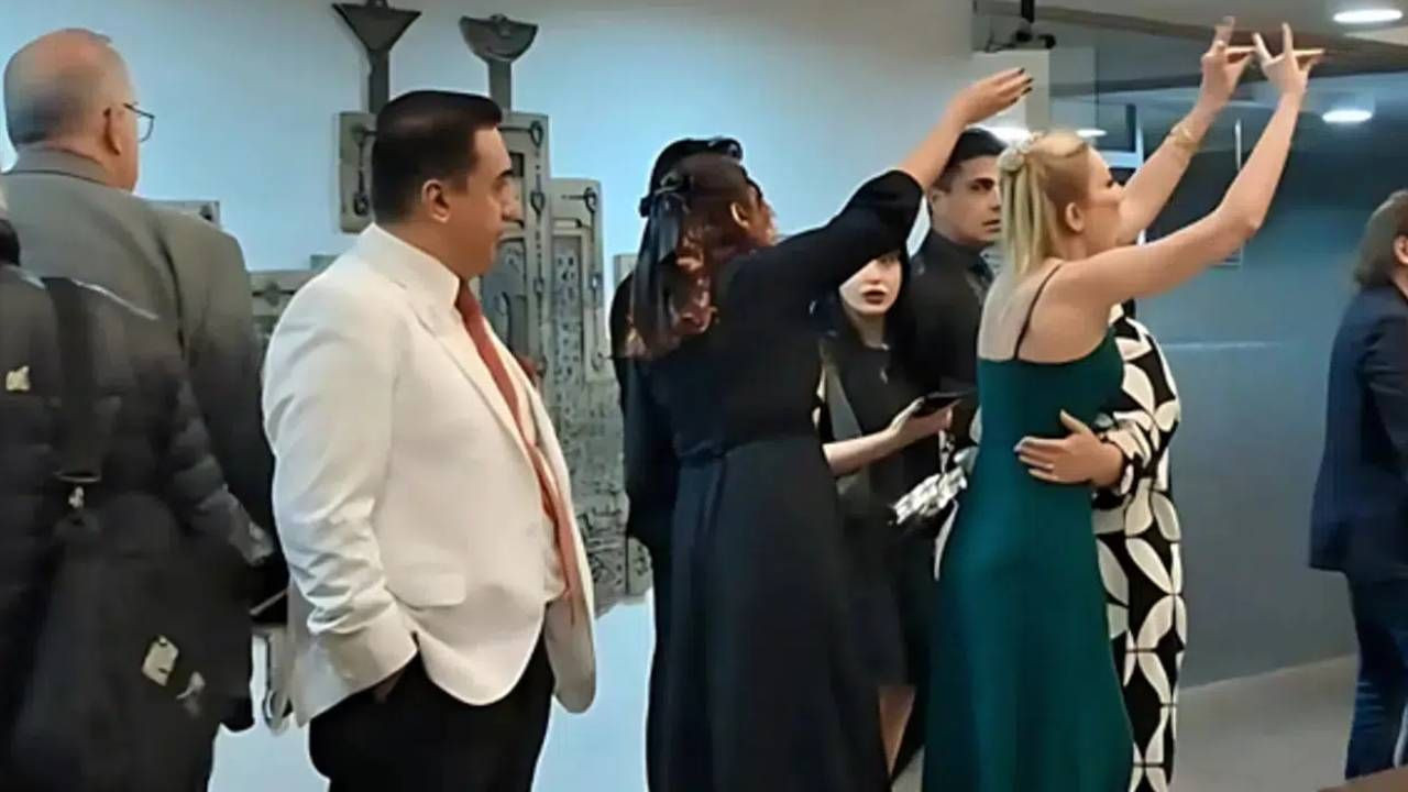 TRT spikeri Oya Eren'den yönetmen Ecre Begüm Bayrak'a bozkurt işaretli tepki! "Vatansız teröristler" - Sayfa 5