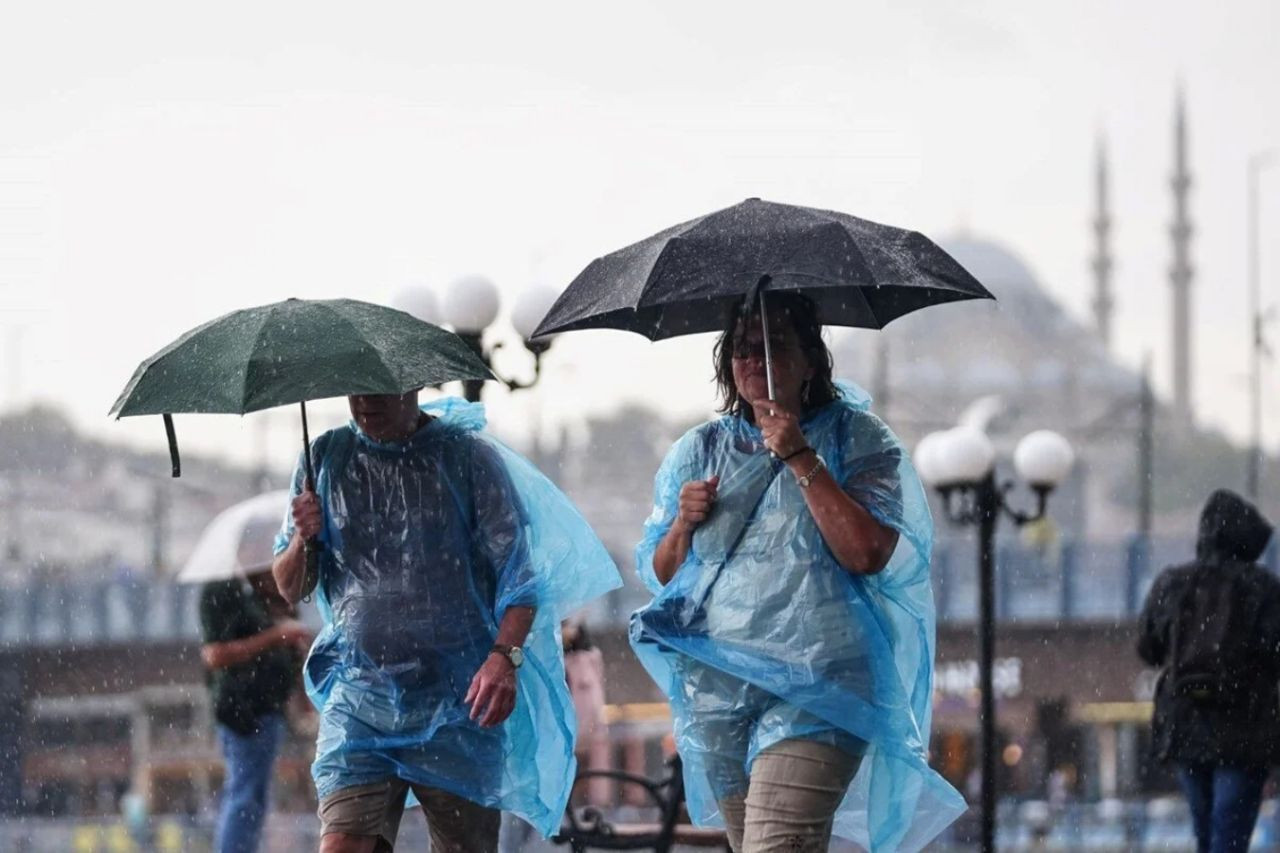 Meteoroloji'den kuvvetli yağış ve rüzgar uyarısı: İstanbul dahil 10 ilde sağanak etkili olacak, sıcaklık Doğu'da artıyor - Sayfa 1