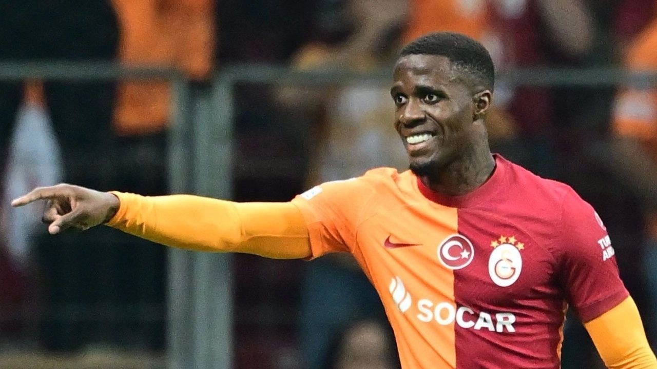 Son dakika Galatasaray'da gece yarısı bir yıldız daha ayrıldı! Wilfried Zaha dönemi resmen sona erdi: İşte Cimbom'un kazanacağı ücret - Sayfa 1