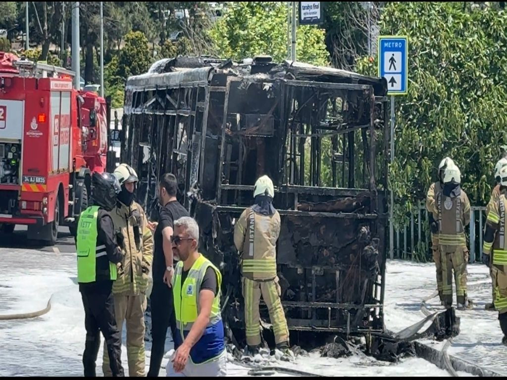 Sarıyer’de İETT otobüsü alev alev yandı! 25 yolcu saniyelerle ölümden döndü... - Sayfa 13