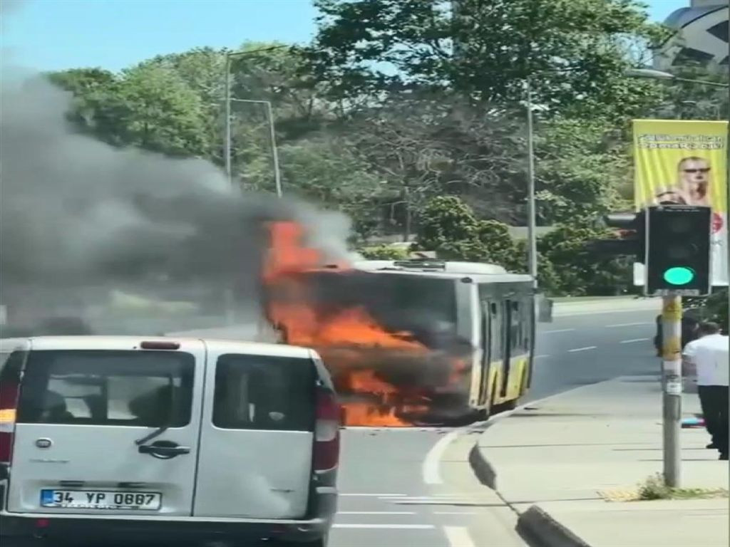 Sarıyer’de İETT otobüsü alev alev yandı! 25 yolcu saniyelerle ölümden döndü... - Sayfa 11
