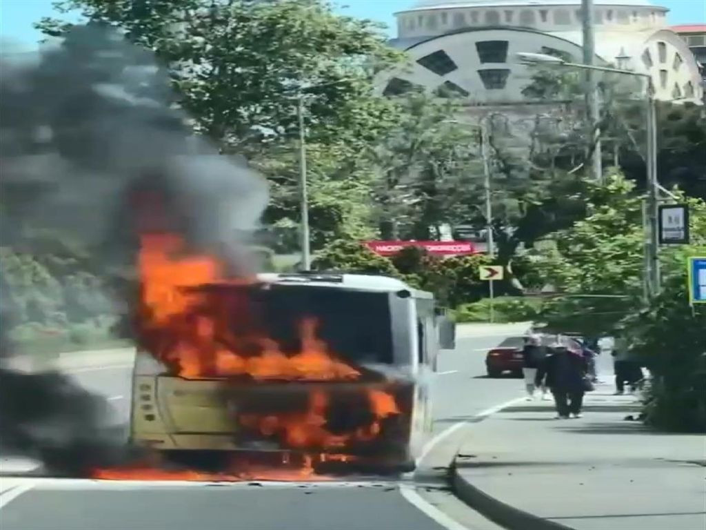 Sarıyer’de İETT otobüsü alev alev yandı! 25 yolcu saniyelerle ölümden döndü... - Sayfa 10