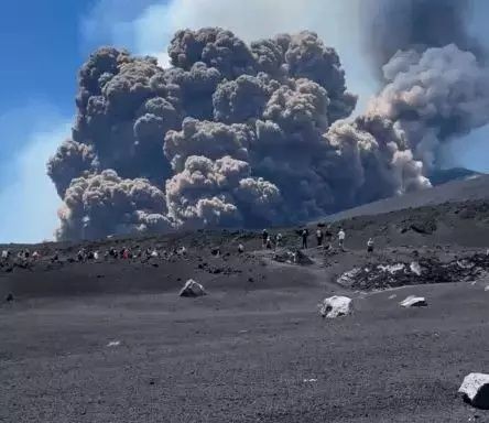 Etna lav püskürttü, turistler kaçacak yer aradı: Sicilya’da kırmızı alarm! Uçuşlar durduruldu... - Sayfa 3
