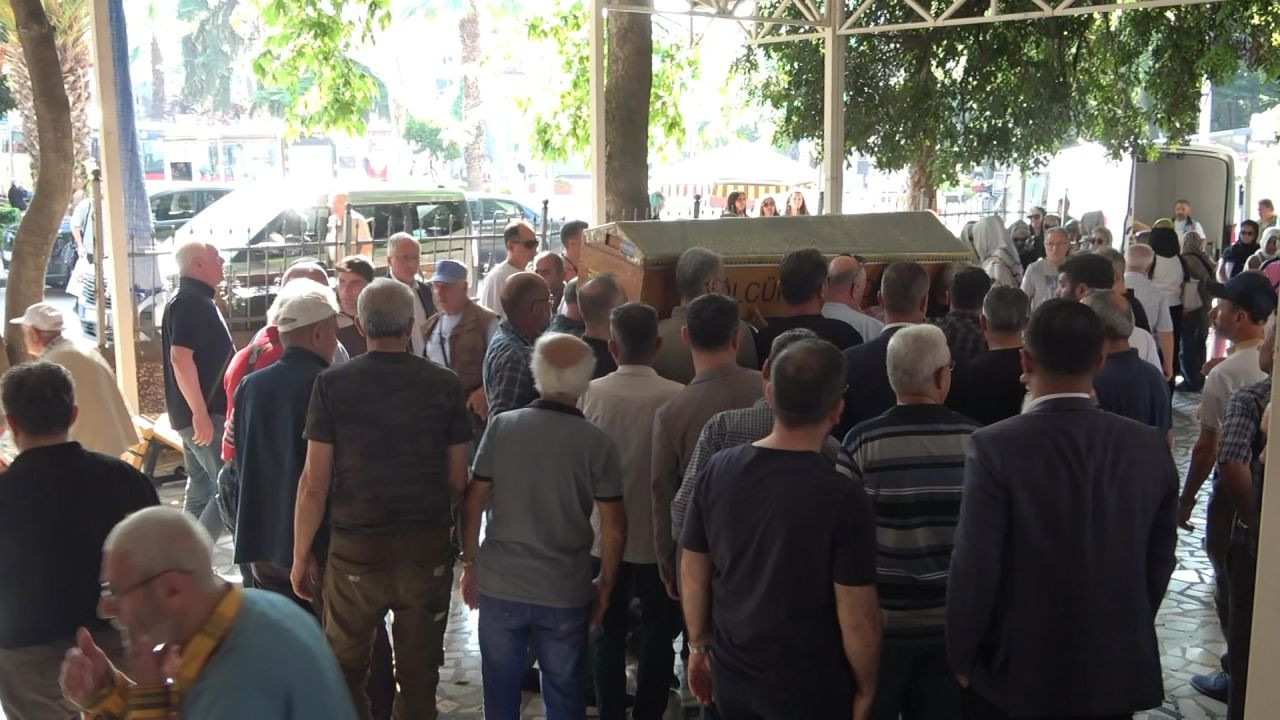 Demet Akalın'ı yıkan ölüm! Kuzeninin cenazesinde gözyaşlarına boğuldu - Sayfa 12