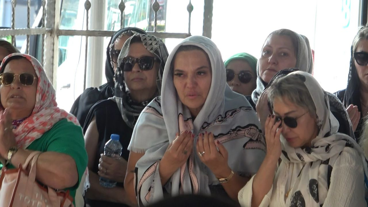 Demet Akalın'ı yıkan ölüm! Kuzeninin cenazesinde gözyaşlarına boğuldu - Sayfa 5