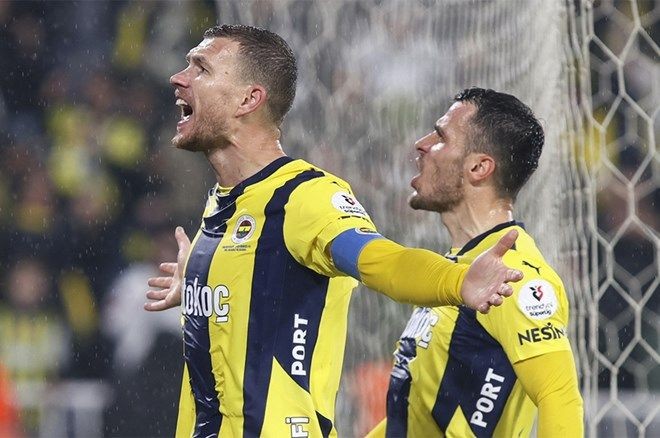 Edin Dzeko için flaş iddia: Real Madrid kancayı taktı! - Sayfa 1