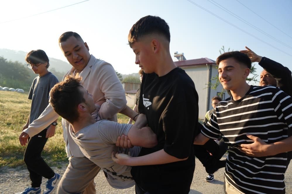 Bolu’da yarım asırlık gelenek: Bayram namazına kalkmayan genç buz gibi suya yatırıldı - Sayfa 3