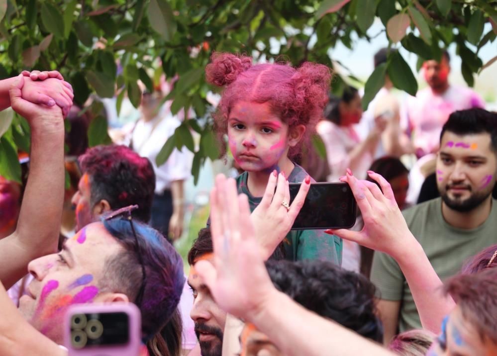 Van'da bayram coşkusu renklendi: İranlı turistler boya ve su festivalinde eğlendi! - Sayfa 3
