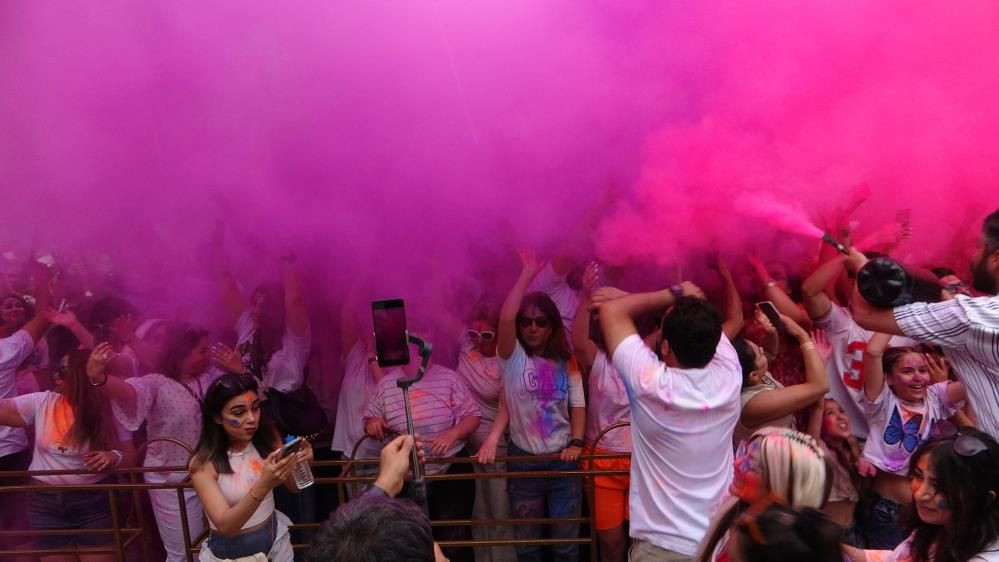 Van'da bayram coşkusu renklendi: İranlı turistler boya ve su festivalinde eğlendi! - Sayfa 12