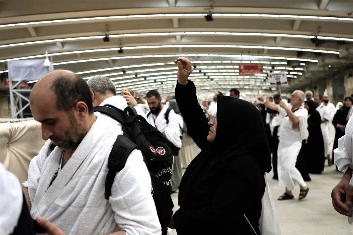 2,5 milyon Müslüman hacı oldu: Kutsal topraklarda şeytan taşlandı, hac görevleri tamamlandı - Sayfa 2