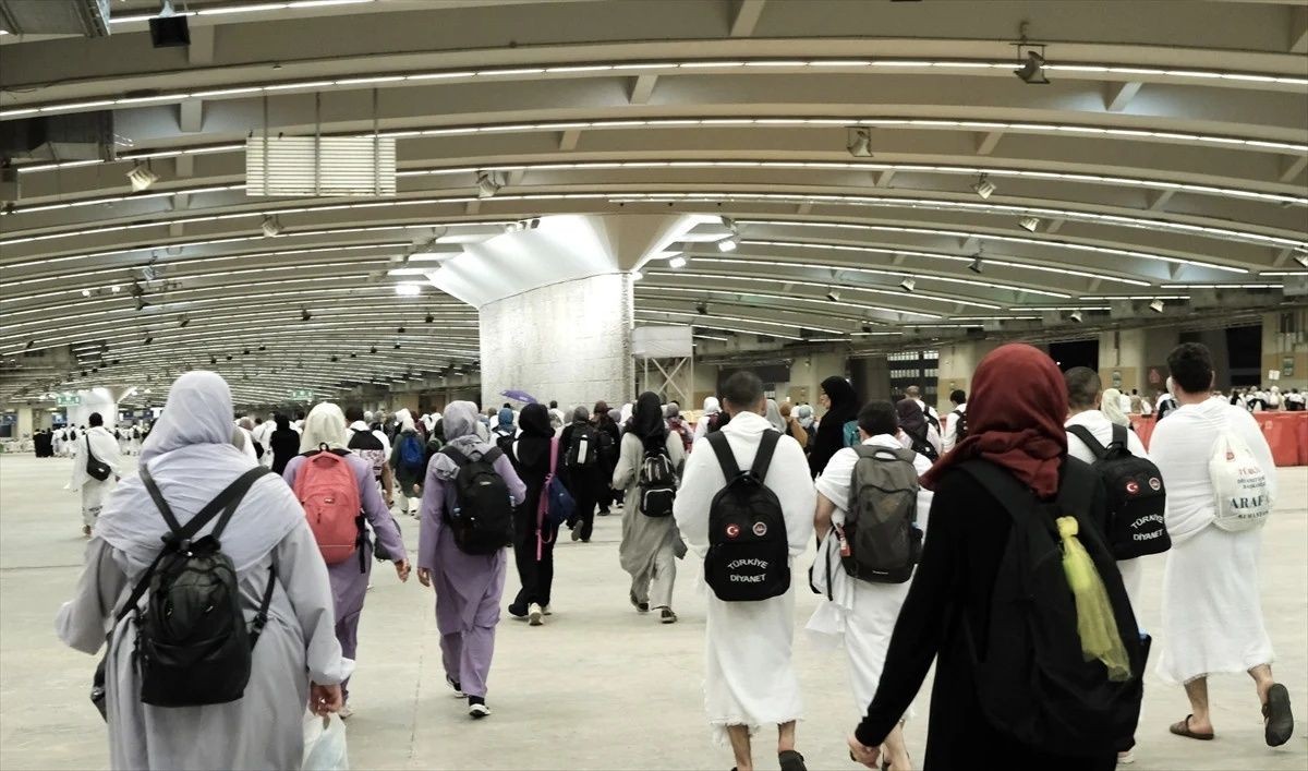 2,5 milyon Müslüman hacı oldu: Kutsal topraklarda şeytan taşlandı, hac görevleri tamamlandı - Sayfa 1