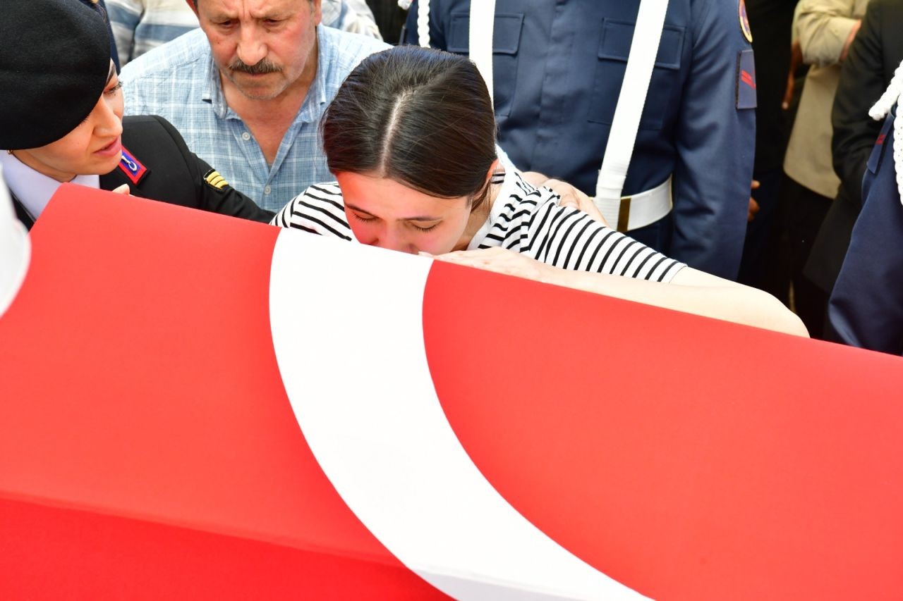 Mutluluğa giderken yolda karşılarına ölüm çıktı! Uzman çavuş Haydar Aslan ve eşi Ecemnur Aslan toprağa verildi, 5 aylık bebekleri yoğun bakımda - Sayfa 2