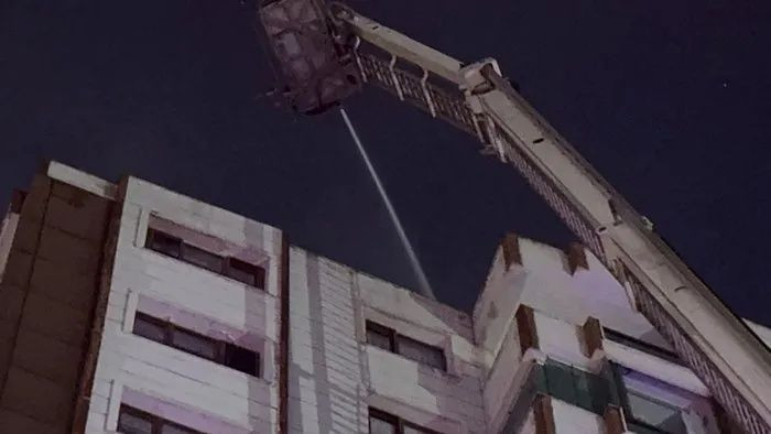 Diyarbakır'da anne ve 3 çocuğunun öldüğü yangın faciasında kan donduran detay: Yangın merdiveni vardı ama penceresi yoktu! - Sayfa 7