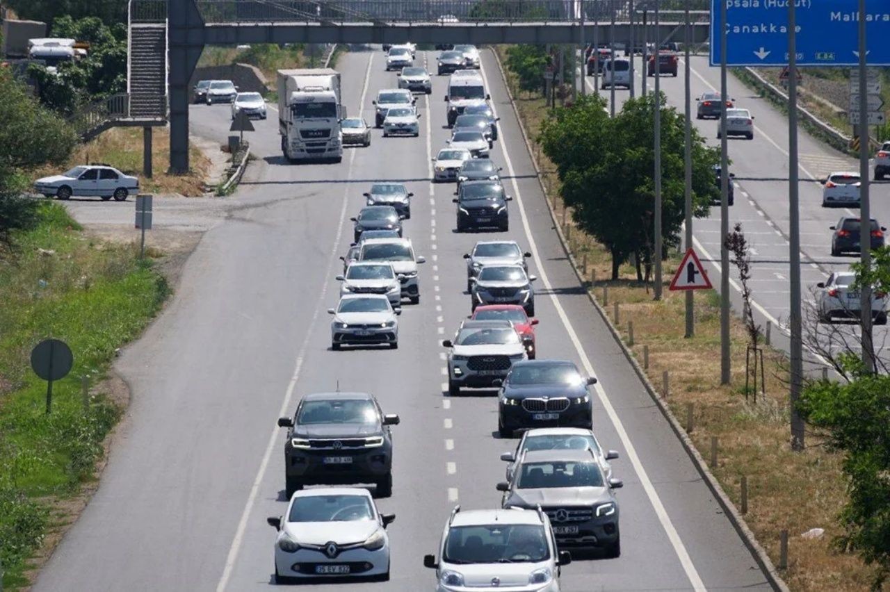 Bayram dönüşü İstanbul’da yoğunluk başladı! Tekirdağ girişinde trafik artıyor - Sayfa 1