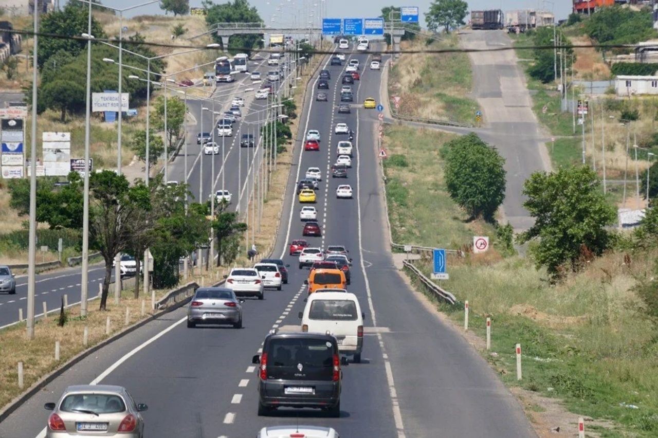 Bayram dönüşü İstanbul’da yoğunluk başladı! Tekirdağ girişinde trafik artıyor - Sayfa 2
