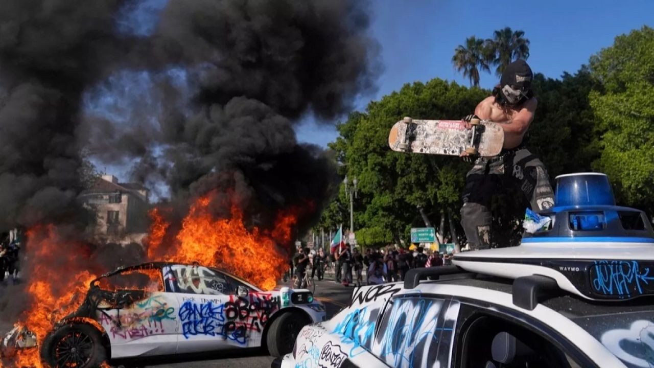 Los Angeles'ta protestolar giderek büyüyor! Donald Trump meydan okuyacak: Bugün çok önemli bir konuşma yapacağım! - Sayfa 4