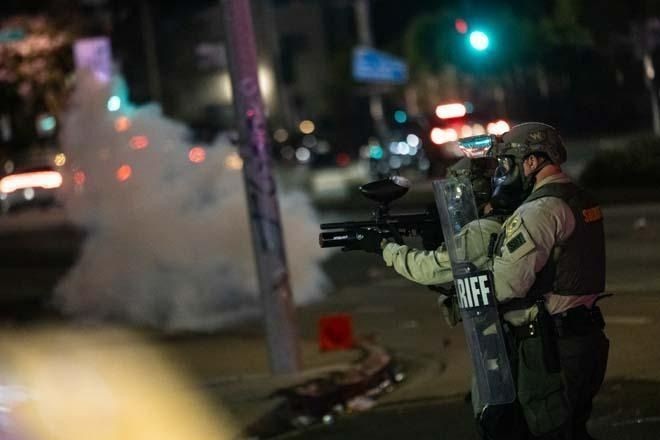 ABD'de sokaklar savaş alanı! Los Angeles resmen kuşatma altında! Trump: Tükürürlerse vururuz! - Sayfa 3