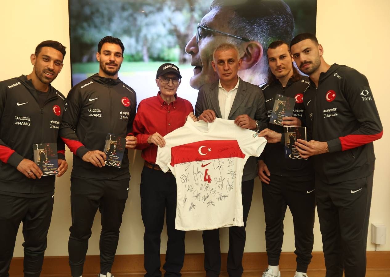 ABD galibiyeti sonrası Aziz Sancar'a ziyaret: Merih'e kitap imzaladı, "Tanrı Türkü Korusun!" notu düştü - Sayfa 2