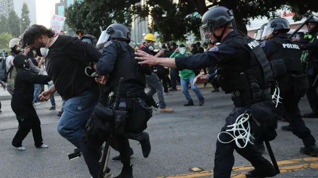 Trump’ın göçmen avı Los Angeles’ı yaktı: Askerler sokakta! İngiliz medyasından şok iddia: Amerika adım adım iç savaşa gidiyor! - Sayfa 5