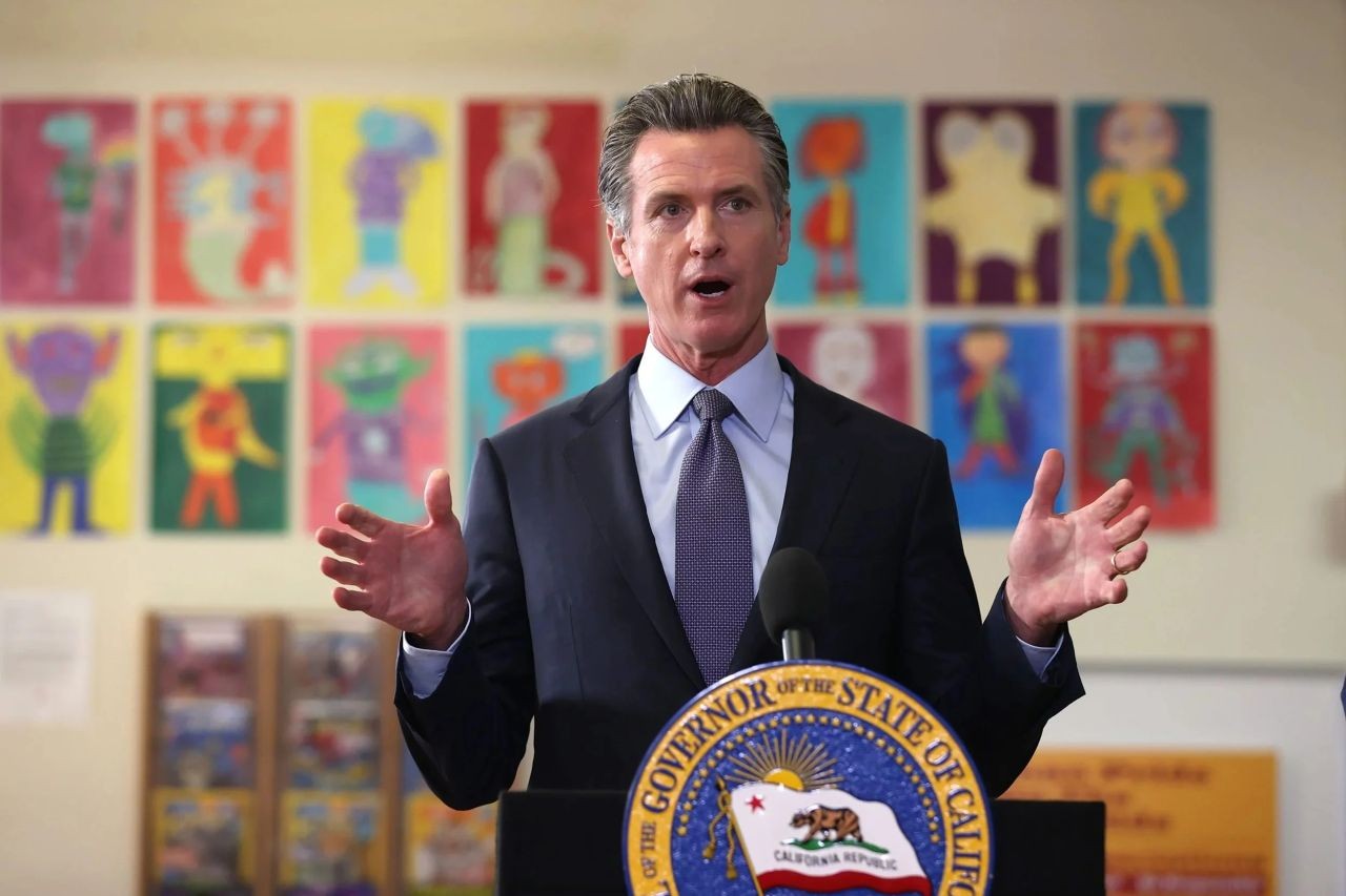 Los Angeles’ta tansiyon yüksek! Kaliforniya Valisi'nden Trump'a zehir zemberek çıkış: Askerlerini yiyeceksiz, susuz gönderdin! - Sayfa 3