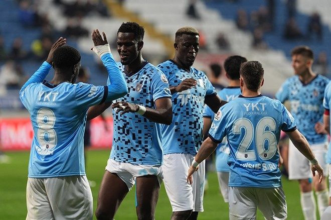 Dünyanın en iyi takımları açıklandı: Galatasaray ile Fenerbahçe arasında 1 puanlık fark - Sayfa 17