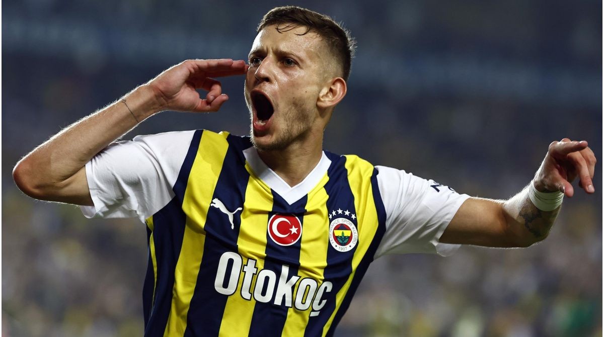 Fenerbahçe'nin Yıldızının Dolabında GS Store Poşeti Çıktı - Sayfa 1
