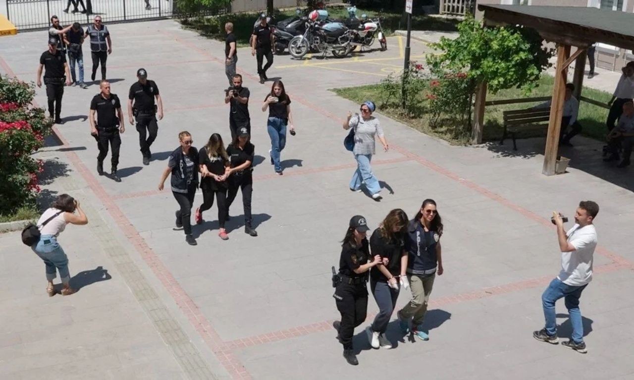 Katil zanlısının ellerinde bandaj dikkat çekti! Özge Bedir, 36 günlük bebeğinin yanında öldürüldü - Sayfa 3