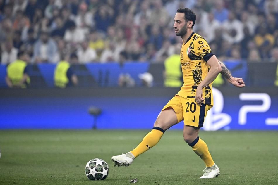 Son dakika Galatasaray'da Hakan Çalhanoğlu ile resmi görüşme gerçekleşti! 10 milyon euro maaş teklif edildi - Sayfa 5