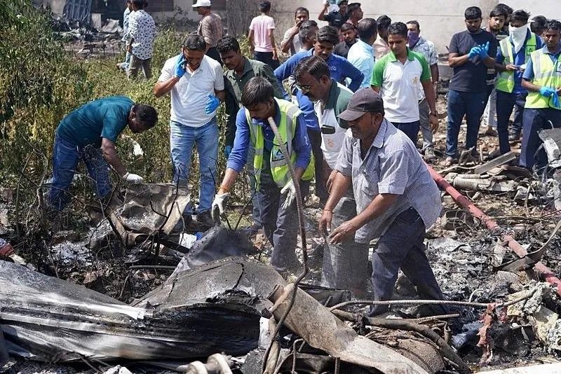 Yanmış cesetler, parçalanmış gövde… Air India uçağından gelen ilk kareler yürek dağladı! 200'den fazla ölü var... - Sayfa 4