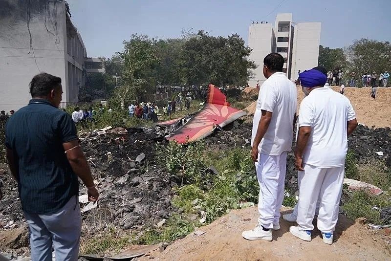 Yanmış cesetler, parçalanmış gövde… Air India uçağından gelen ilk kareler yürek dağladı! 200'den fazla ölü var... - Sayfa 1