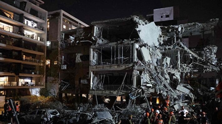 İşgalci İsrail'e ağır darbe! İran füzeleri Tel Aviv'i harabeye çevirdi! Bakanlıklar, üsler, finans merkezi yerle bir! - Sayfa 1