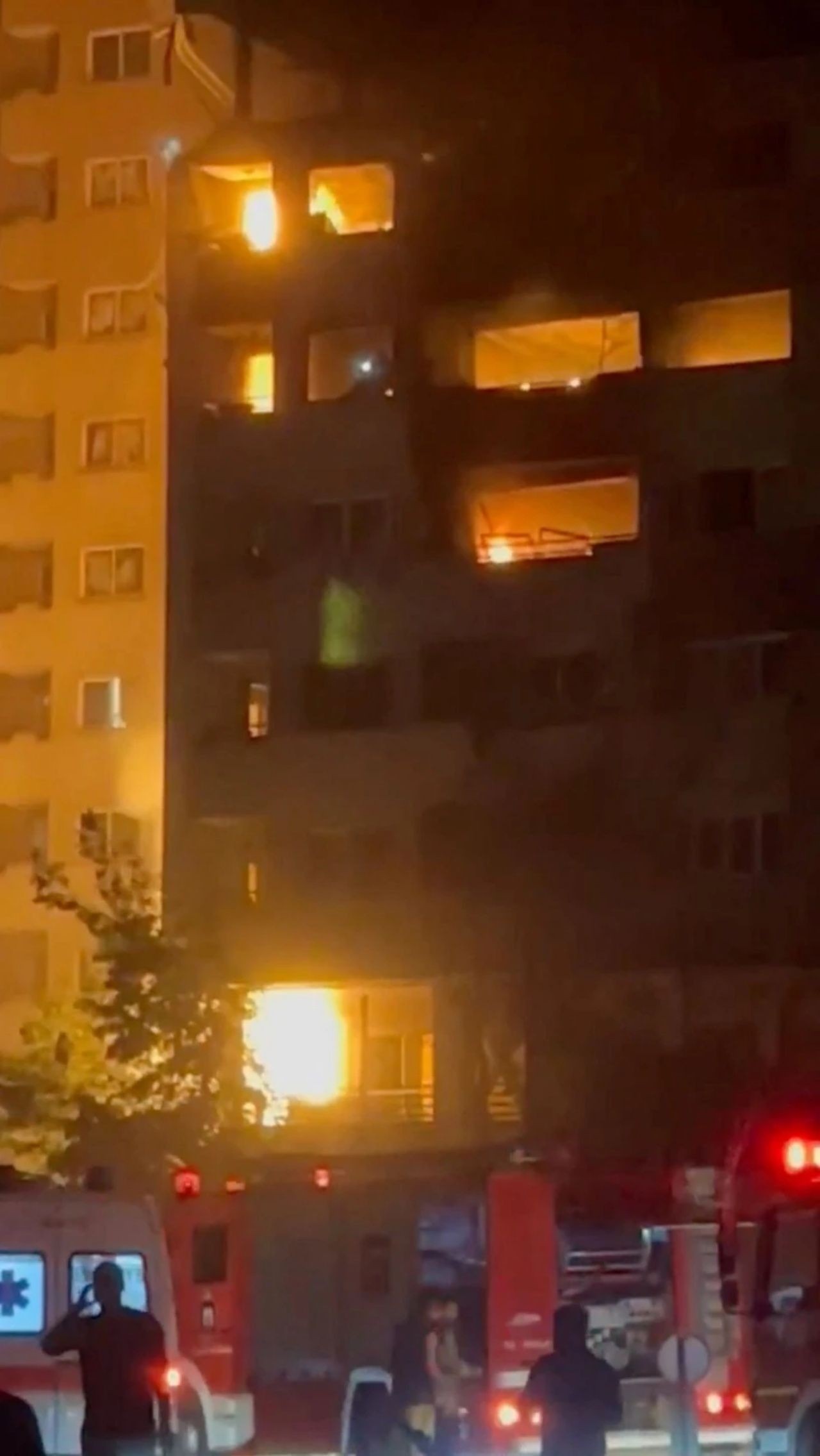 İsrail Ortadoğu'yu katlediyor! Saldırı sonrasında İran'dan ilk görüntüler geldi - Sayfa 3