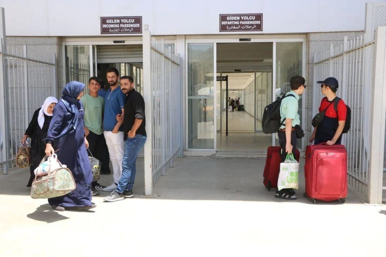 Türkiye İran sınırında gergin bekleyiş! Esendere’de 5 kilometrelik tır kuyruğu oluştu - Sayfa 2
