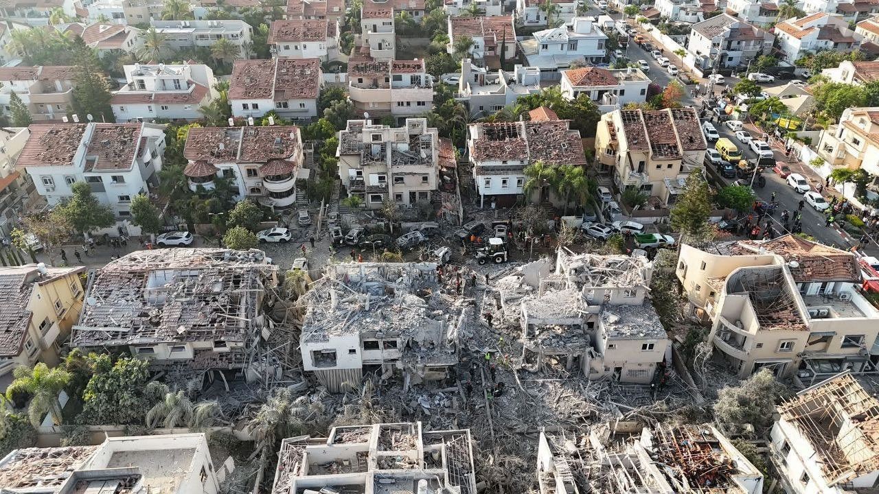 Tel-Aviv bu hale getirildi! Füze yağmuru şeklindeki İran misillemesinde bilanço ağır - Sayfa 2
