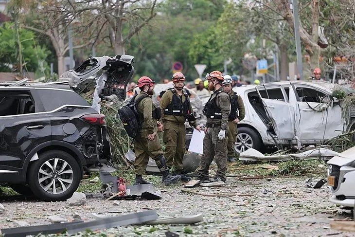 Tel Aviv'e füze yağdı! İsrail'deki yıkım gün ağarınca ortaya çıktı - Sayfa 3
