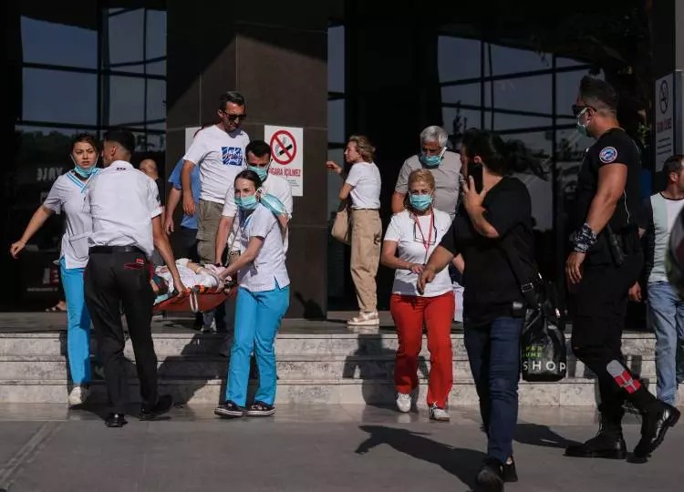 İzmir'de korku dolu anlar! Hastane yakınında büyük yangın: Tüm hastalar nakliye edildi - Sayfa 1