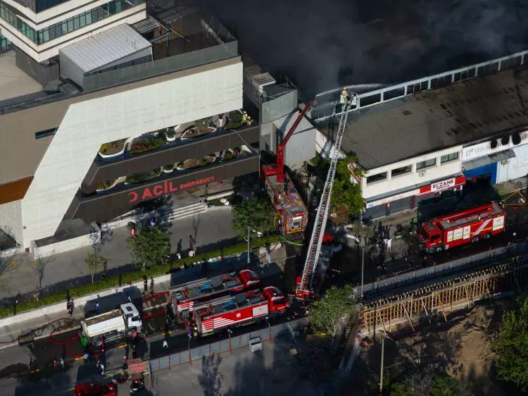 İzmir'de korku dolu anlar! Hastane yakınında büyük yangın: Tüm hastalar nakliye edildi - Sayfa 10
