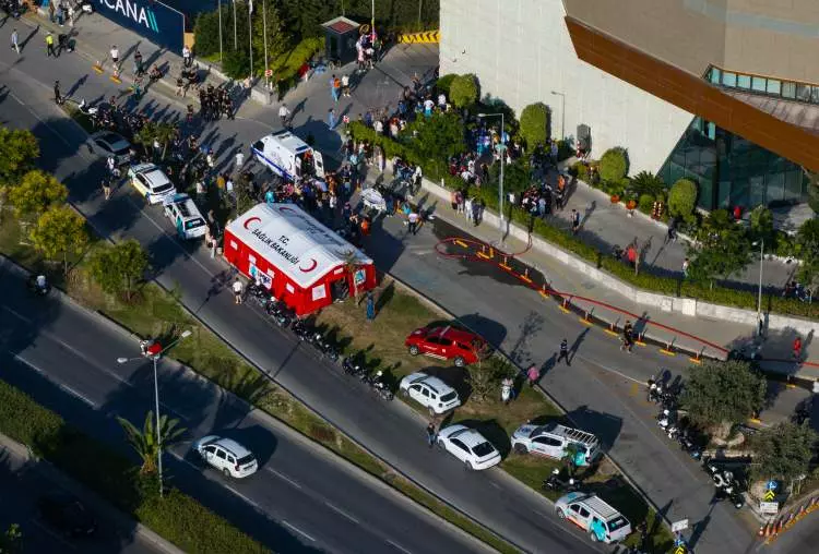 İzmir'de korku dolu anlar! Hastane yakınında büyük yangın: Tüm hastalar nakliye edildi - Sayfa 11