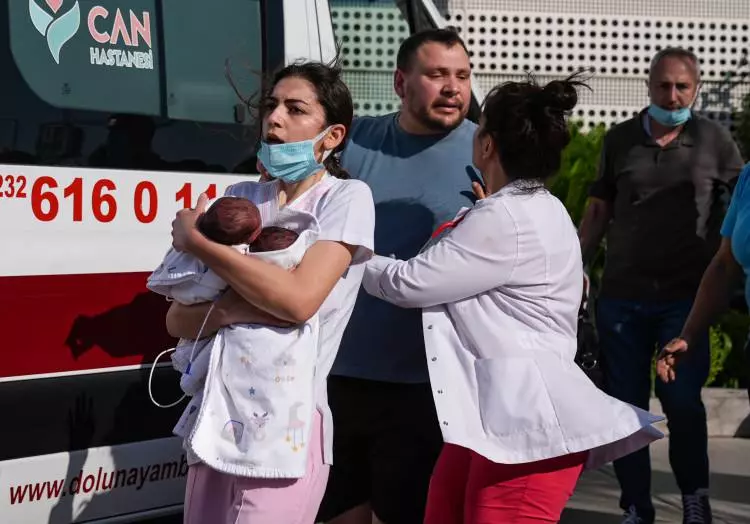 İzmir'de korku dolu anlar! Hastane yakınında büyük yangın: Tüm hastalar nakliye edildi - Sayfa 5