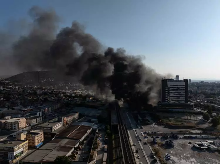 İzmir'de korku dolu anlar! Hastane yakınında büyük yangın: Tüm hastalar nakliye edildi - Sayfa 7