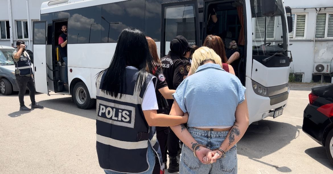 Bursa'da masaj salonu fuhuş yuvası çıktı! 34 kadın operasyonla kurtarıldı - Sayfa 6