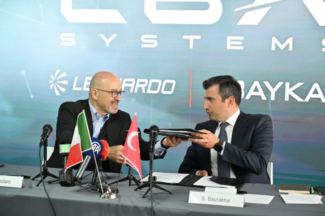 Baykar-Leonardo ortaklığı Paris AirShow’a damga vurdu! Selçuk Bayraktar ve Cingolani’den tarihi imza - Sayfa 4