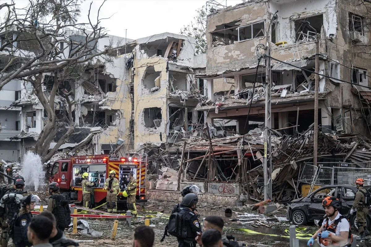 İran’dan İsrail'e füze yağmuru: Tel Aviv başta olmak üzere birçok kentte "akılalmaz yıkım" - Sayfa 19