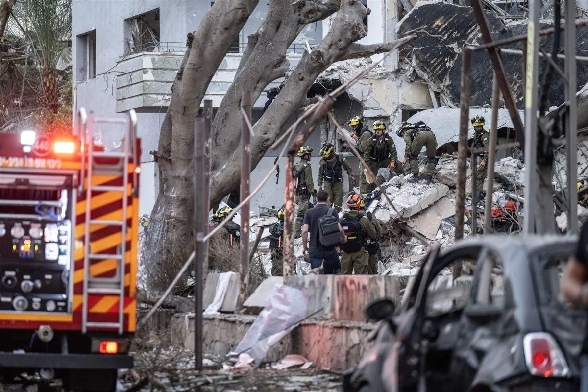 İran’dan İsrail'e füze yağmuru: Tel Aviv başta olmak üzere birçok kentte "akılalmaz yıkım" - Sayfa 18