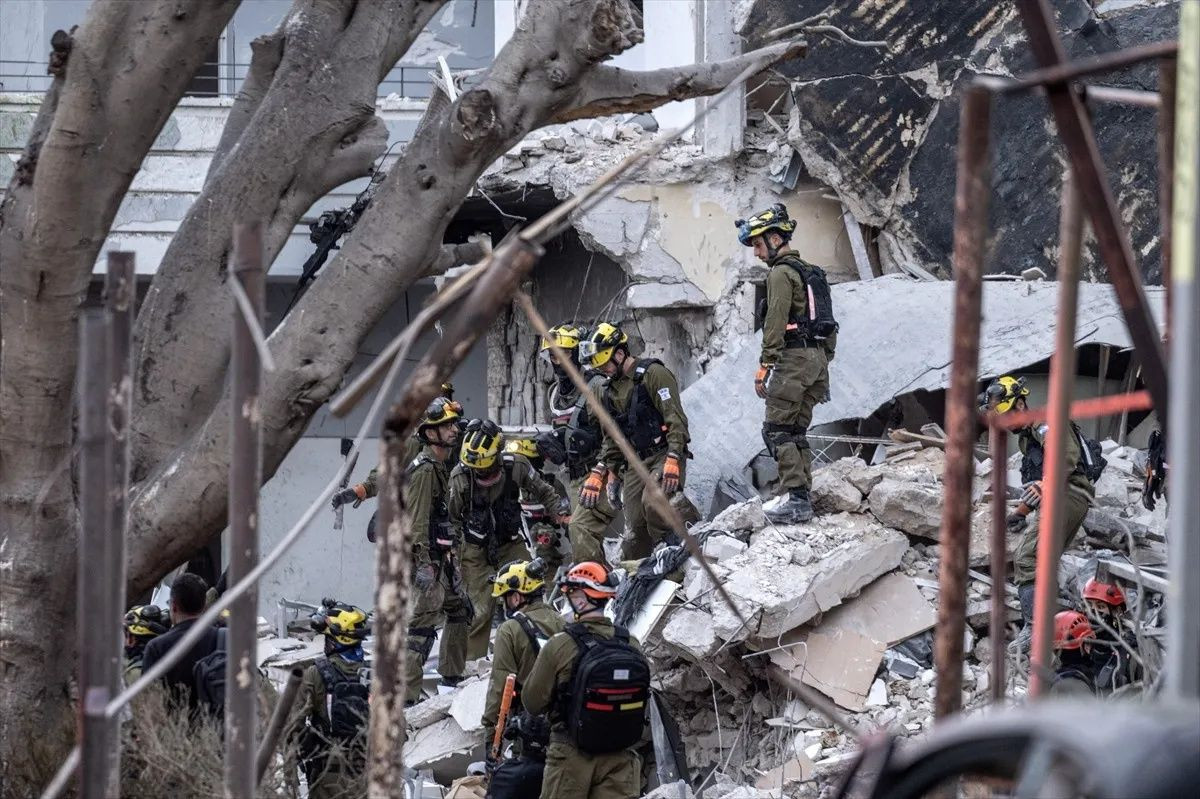 İran’dan İsrail'e füze yağmuru: Tel Aviv başta olmak üzere birçok kentte "akılalmaz yıkım" - Sayfa 17
